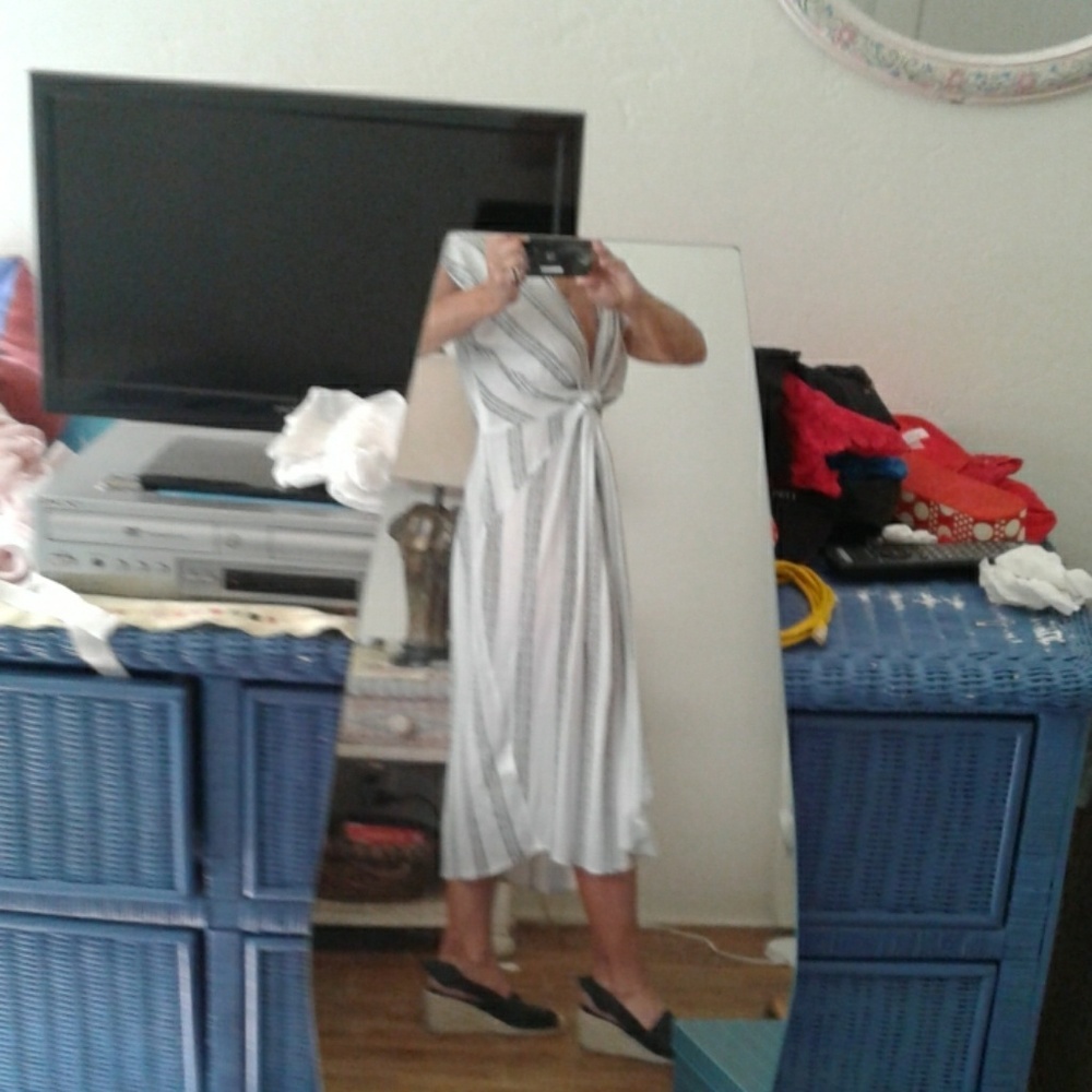 FINAL SALE PRICE BLACK AND WHITE MIDI - Picture 4 of 4